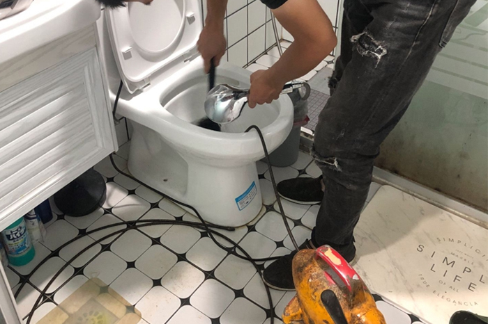 正镶白马桶堵塞自己疏通还是找师傅？专业上门服务让你省时更省心